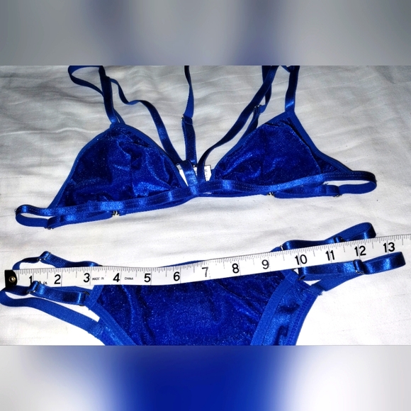 Strappy Velvet Bra and Panty Set with Built-In Choker - Picture 2 of 7